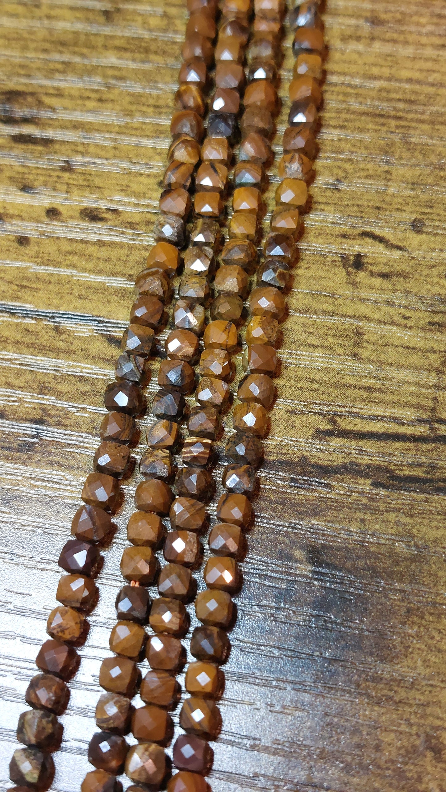 Tiger eye facetted beads cube 5mm