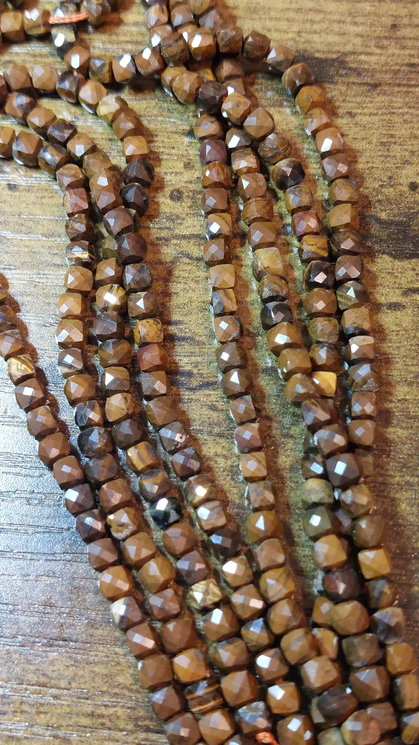 Tiger eye facetted beads cube 5mm