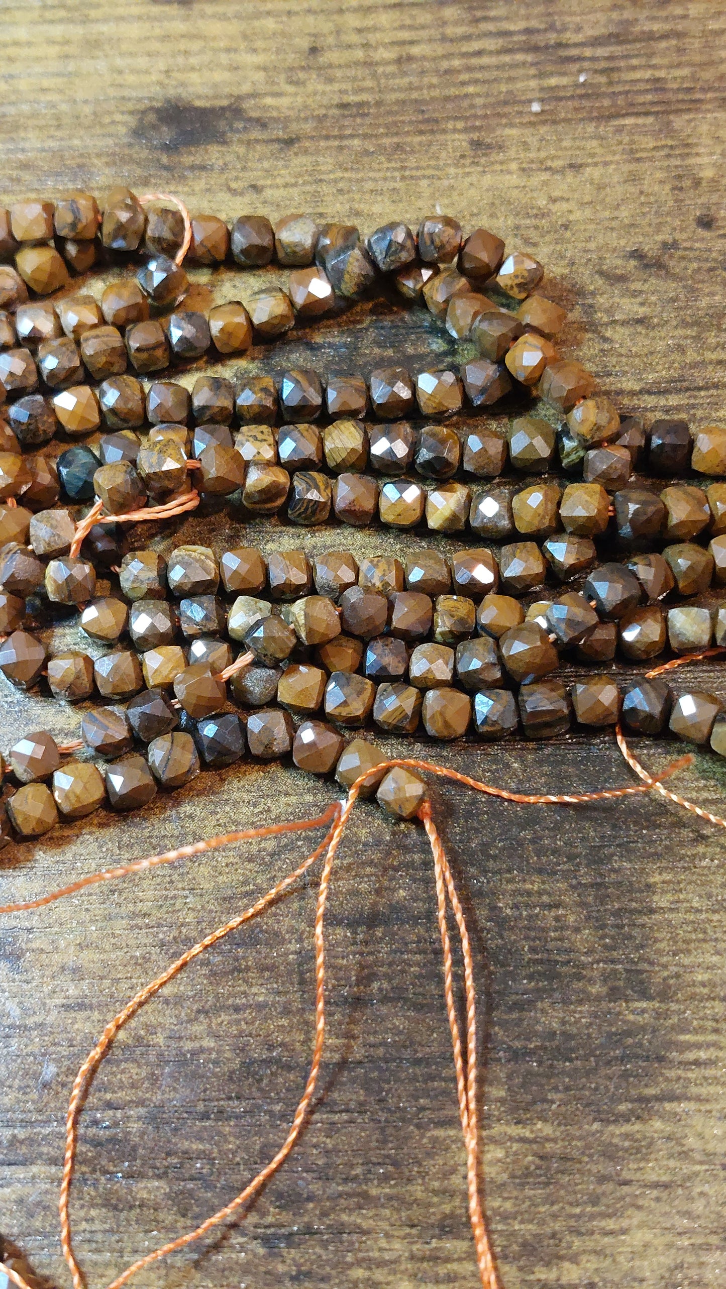 Tiger eye facetted beads cube 5mm